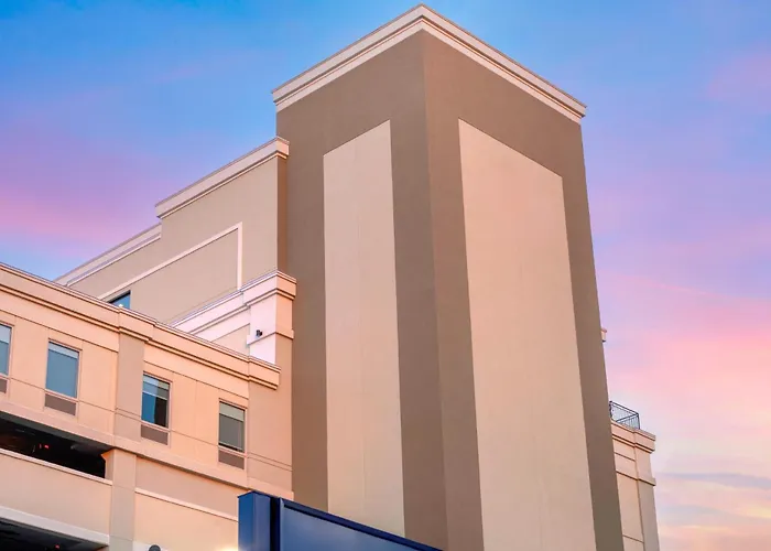 Comfort Inn & Suites Newark Liberty International Airport